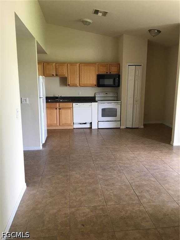 139 Milwaukee Blvd - Photo 2 of 6