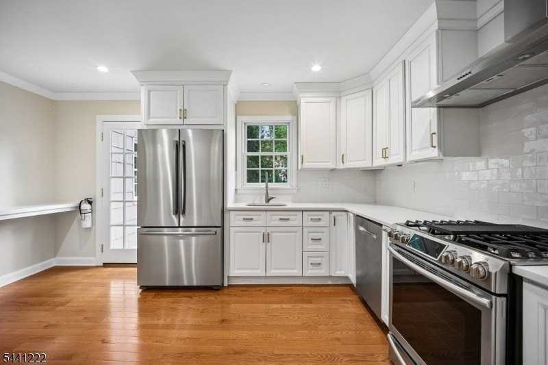 11 Wordsworth Rd - Photo 3 of 44