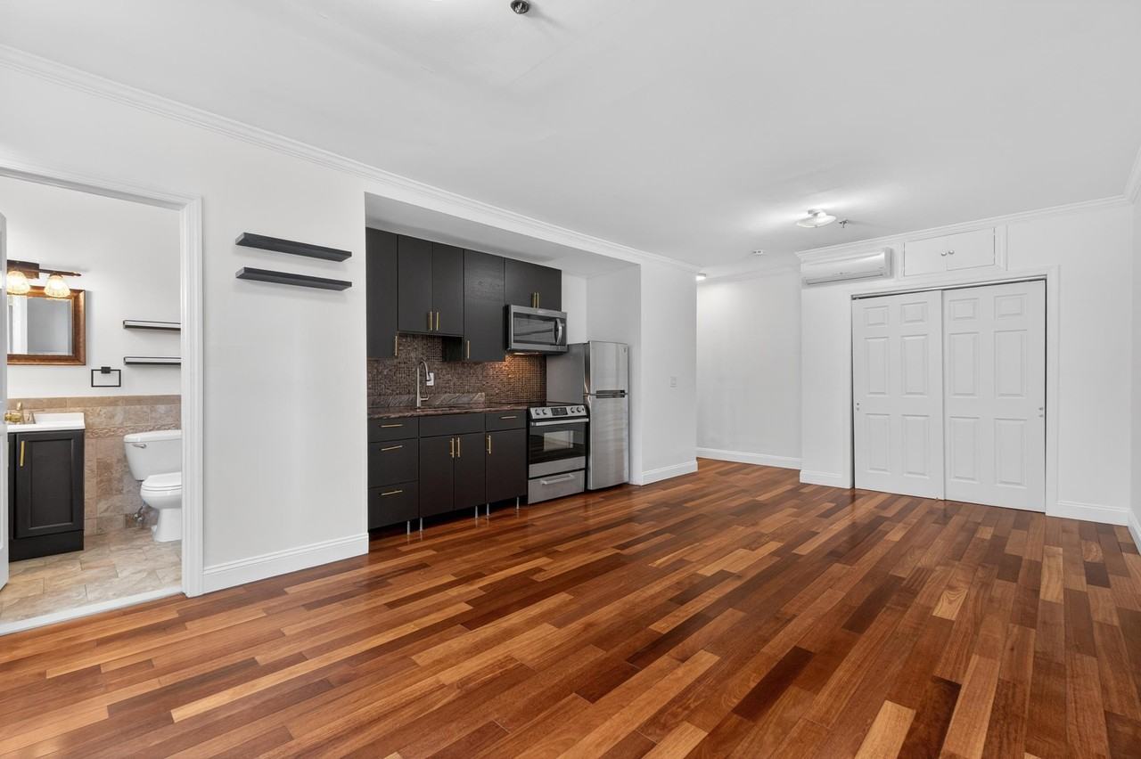 262 Warren St #3 - Photo 7 of 11