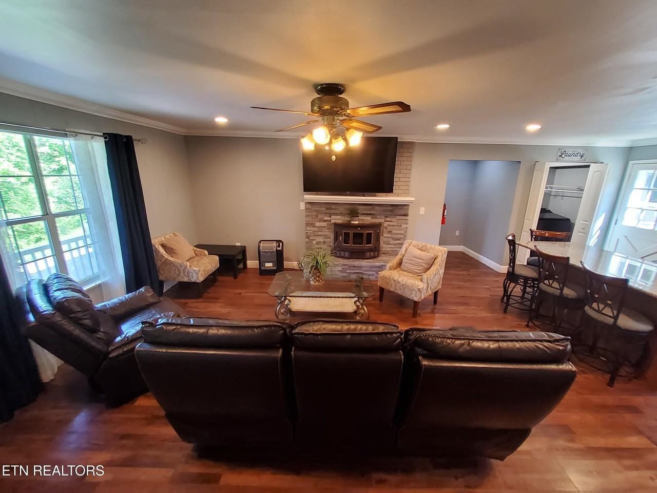 1231 Village Dr - Photo 5 of 27