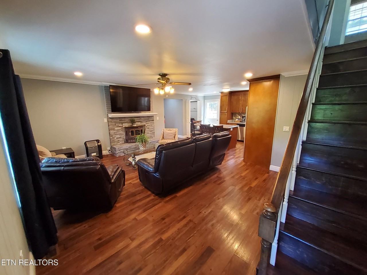 1231 Village Dr - Photo 6 of 27