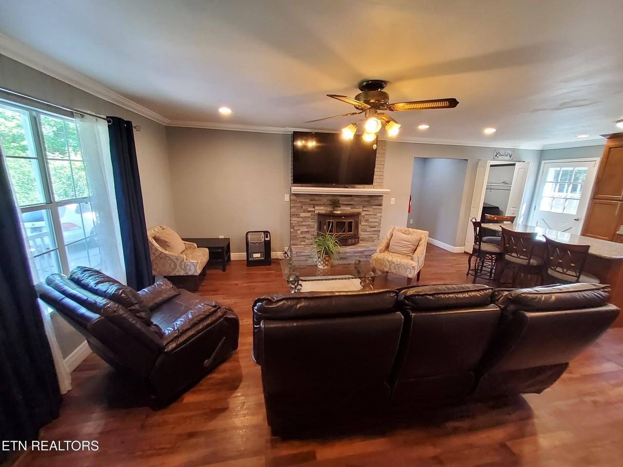 1231 Village Dr - Photo 7 of 27