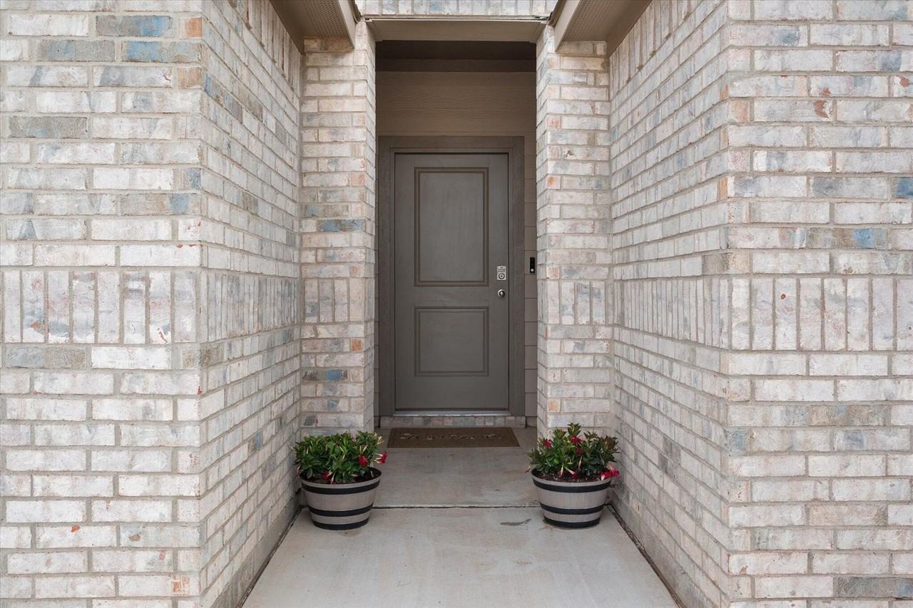 2311 149th St - Photo 4 of 31