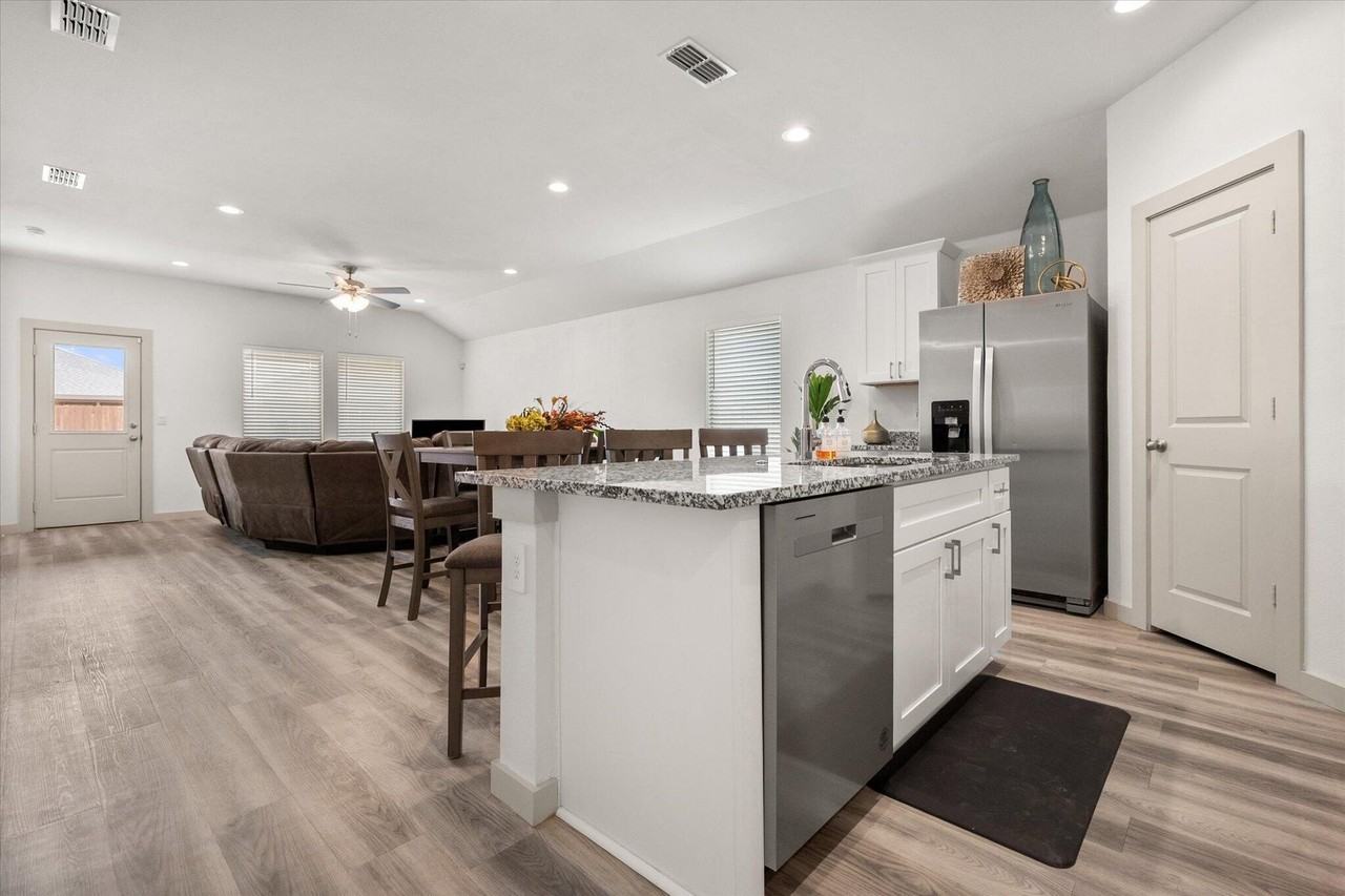 2311 149th St - Photo 6 of 31