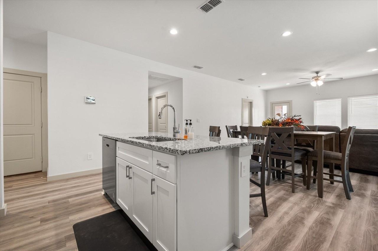 2311 149th St - Photo 7 of 31