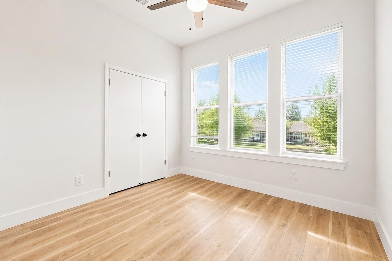 1595 Court Ave - Photo 5 of 18