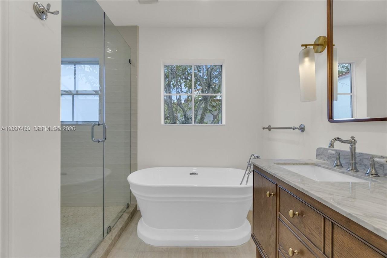 69 Nw 94th St - Photo 4 of 8