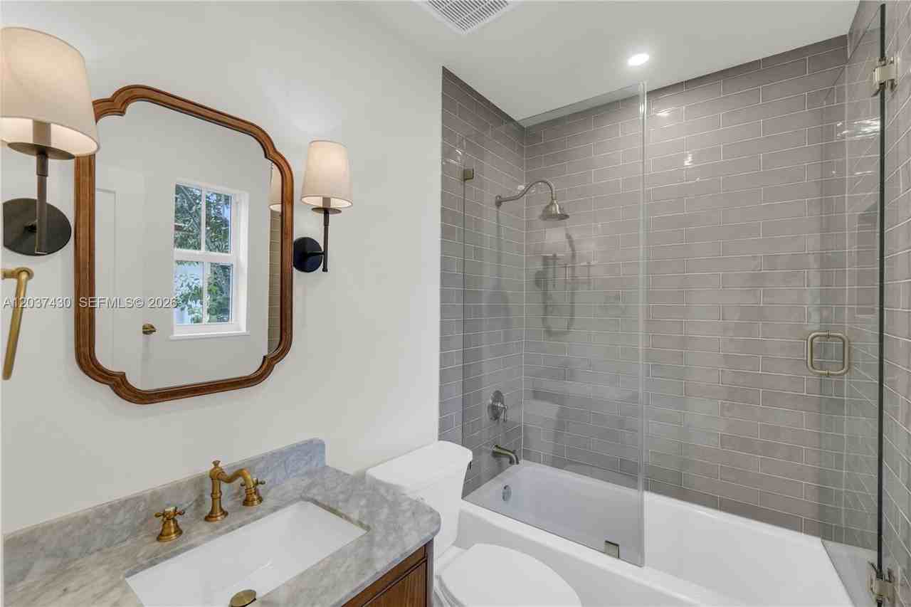 69 Nw 94th St - Photo 7 of 8