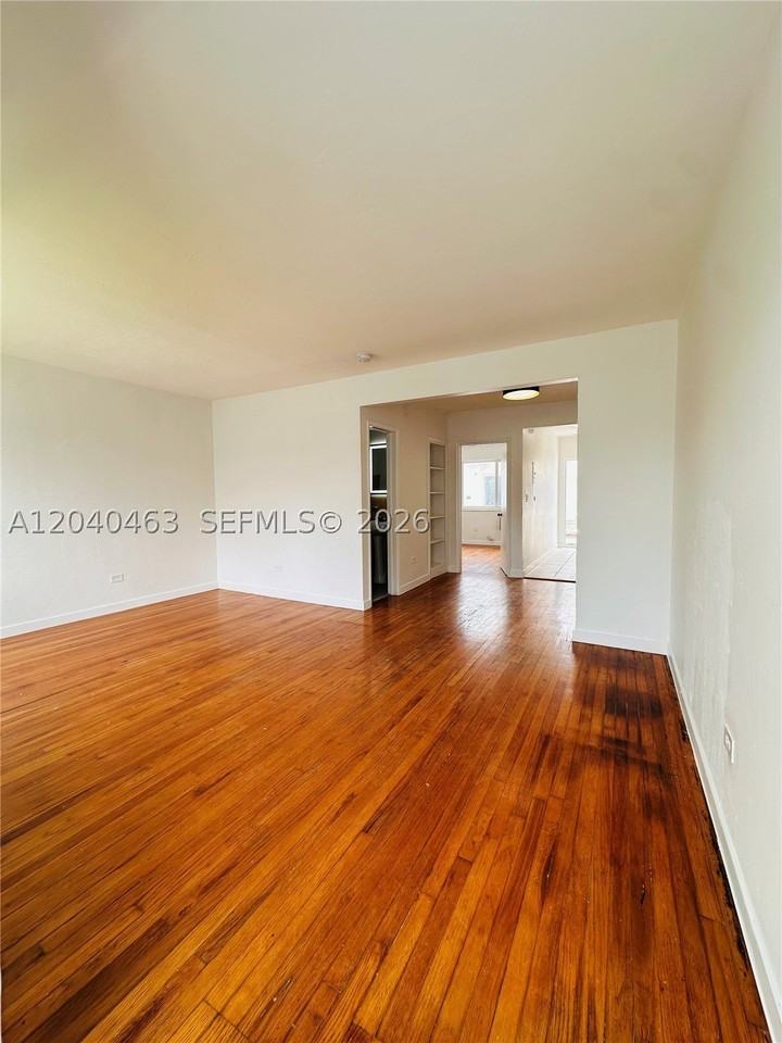 2045 Calais Dr #7 - Photo 3 of 21