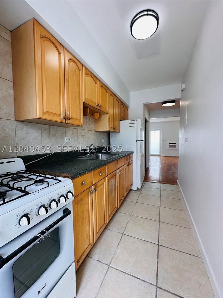 2045 Calais Dr #7 - Photo 6 of 21