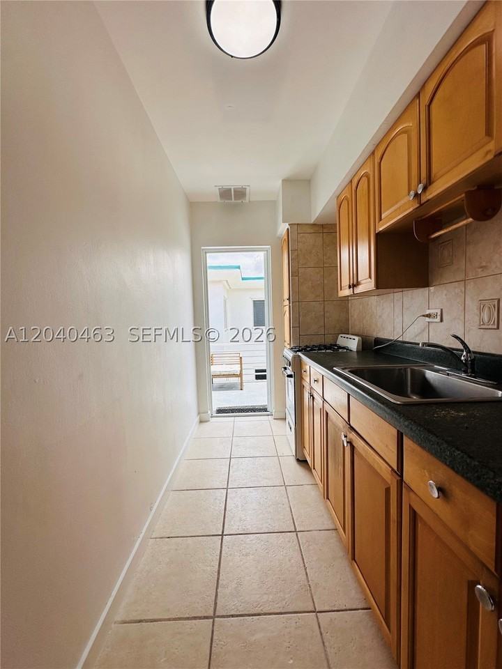 2045 Calais Dr #7 - Photo 7 of 21