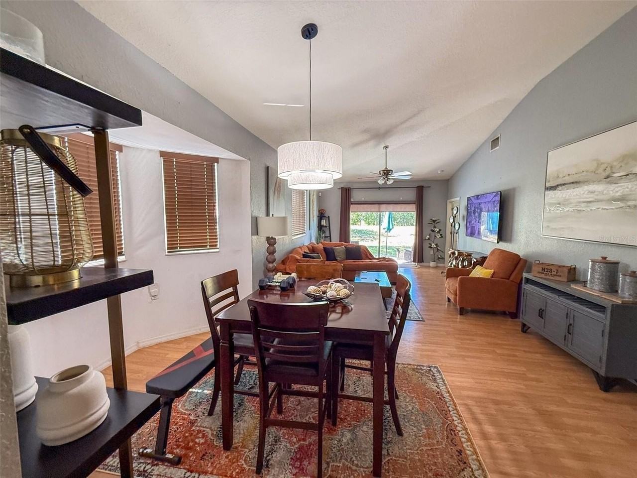 317 28th St W - Photo 4 of 19