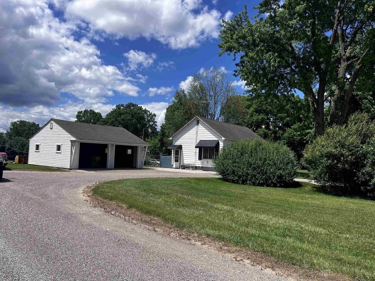 45599 North Ave - Photo 2 of 22