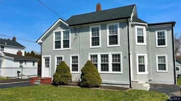 featured image of 10 Dale Dr #1