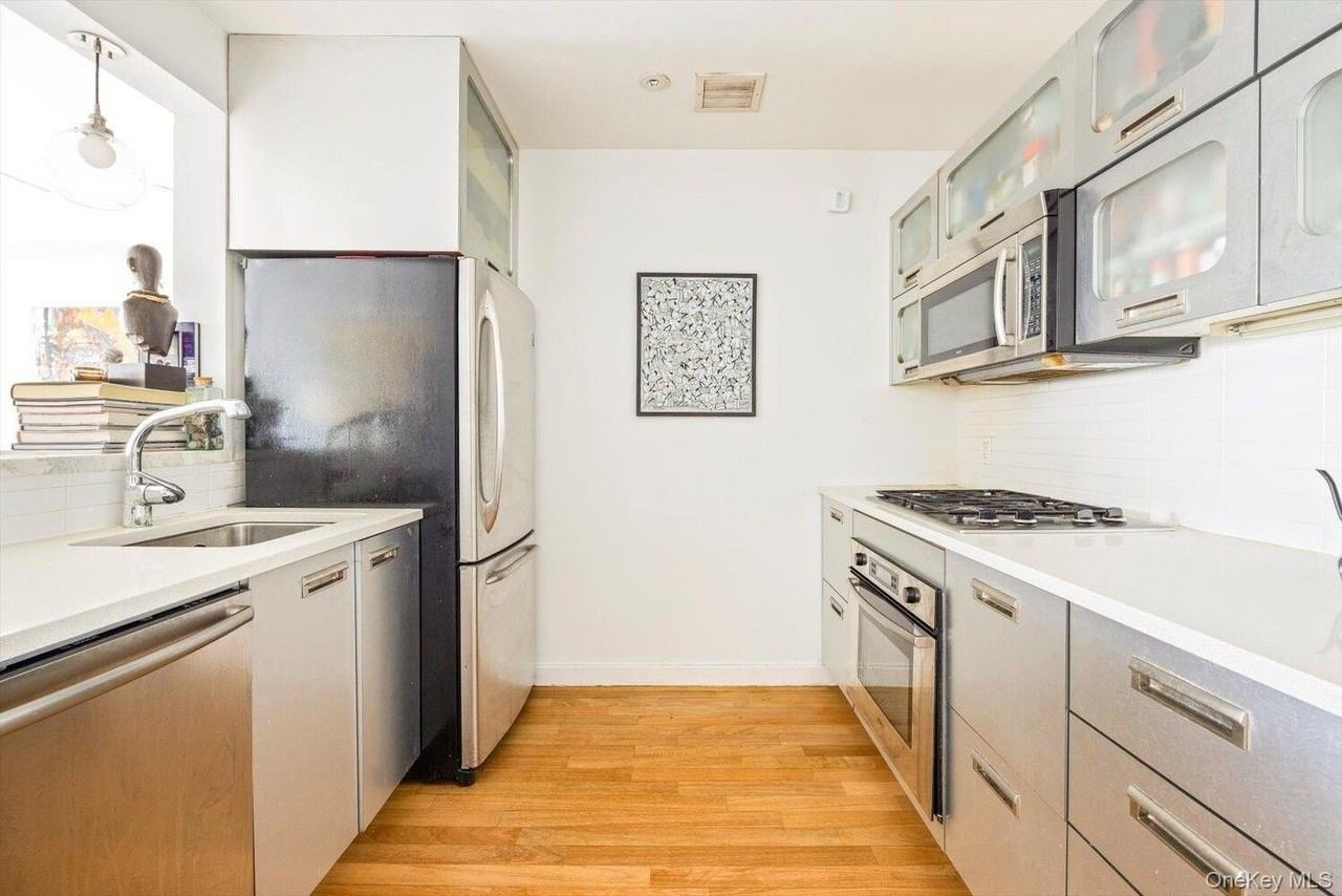 87 Smith St #10B - Photo 6 of 9