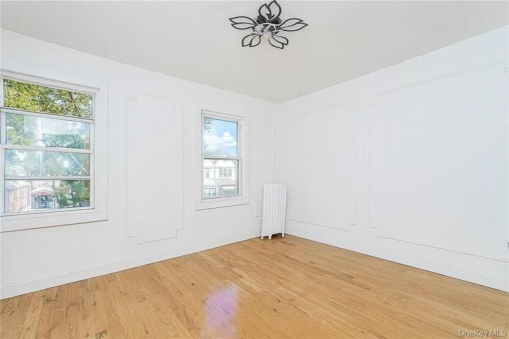 592 E 39th St #2FL - Photo 2 of 7