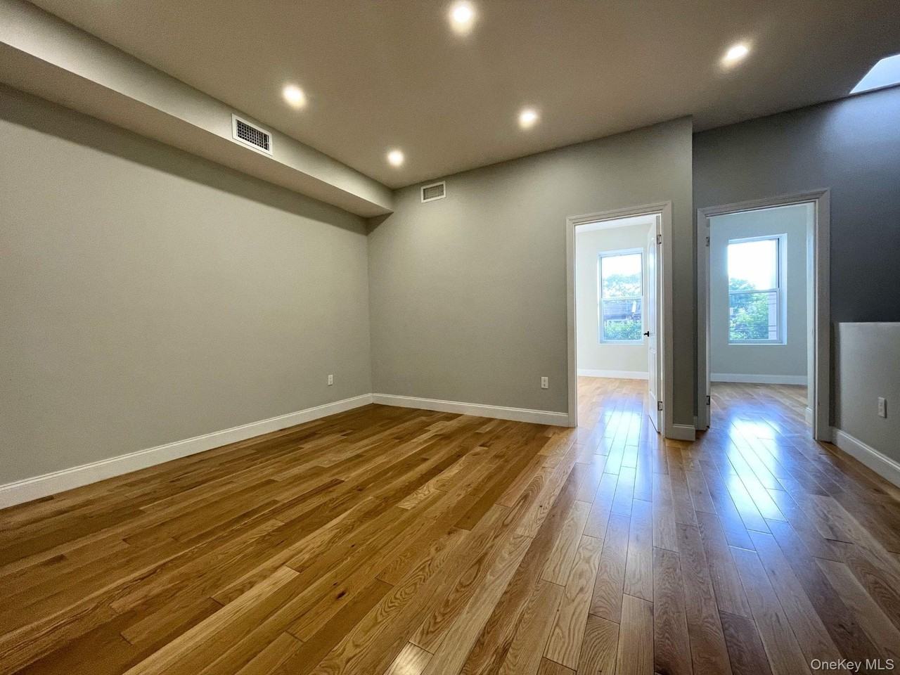 255 Amboy St - Photo 2 of 11