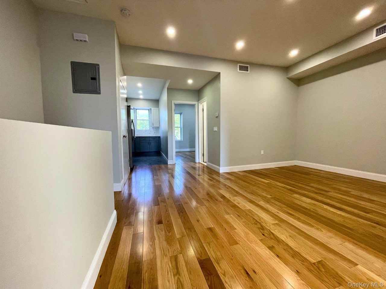 255 Amboy St - Photo 3 of 11