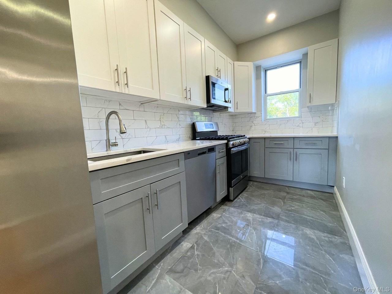 255 Amboy St - Photo 5 of 11