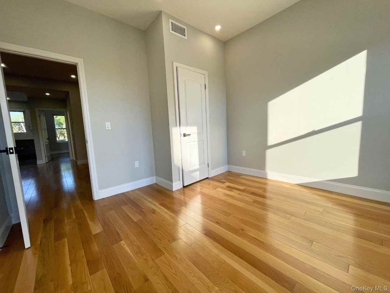 255 Amboy St - Photo 6 of 11