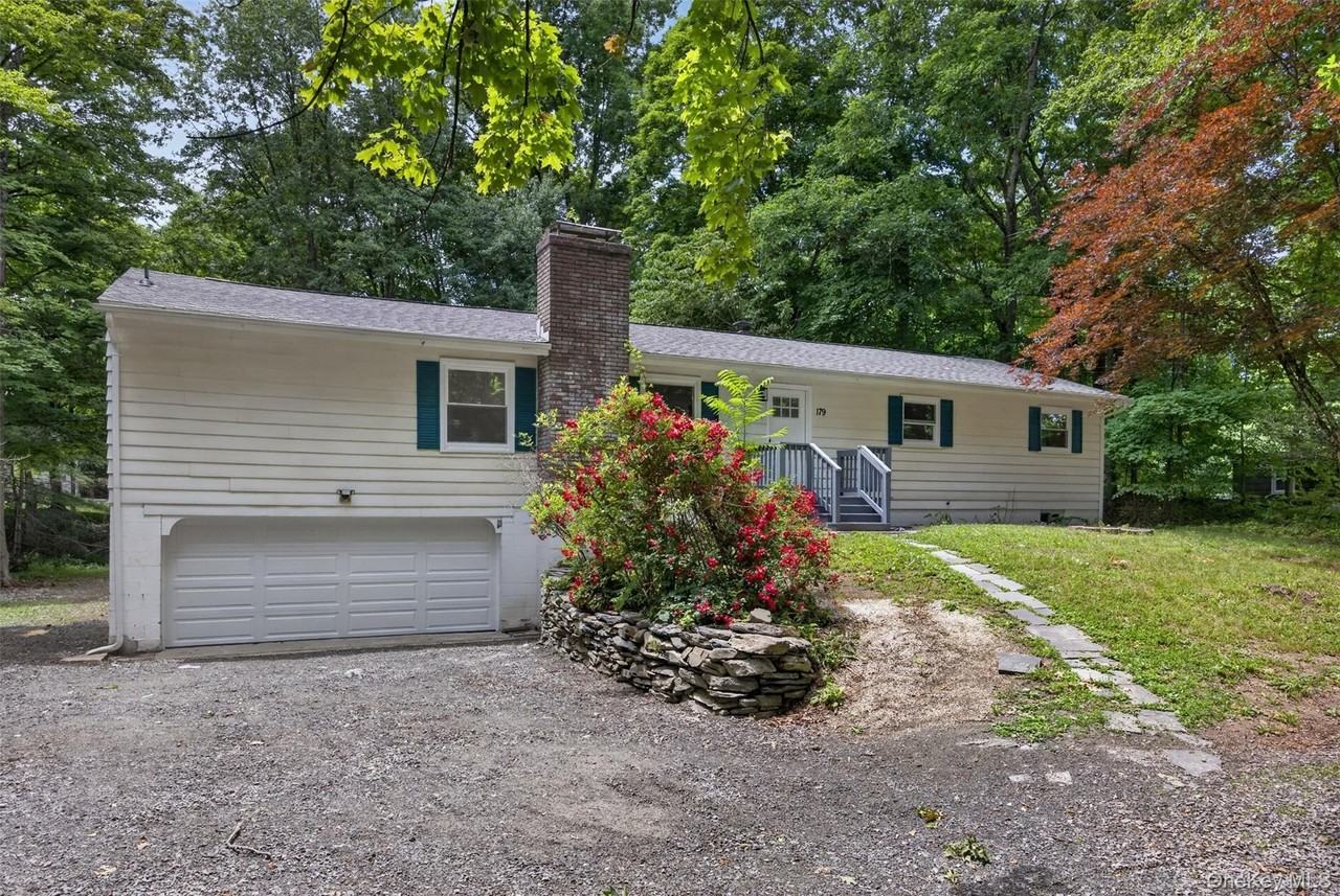 179 Roosevelt Rd - Photo 3 of 48