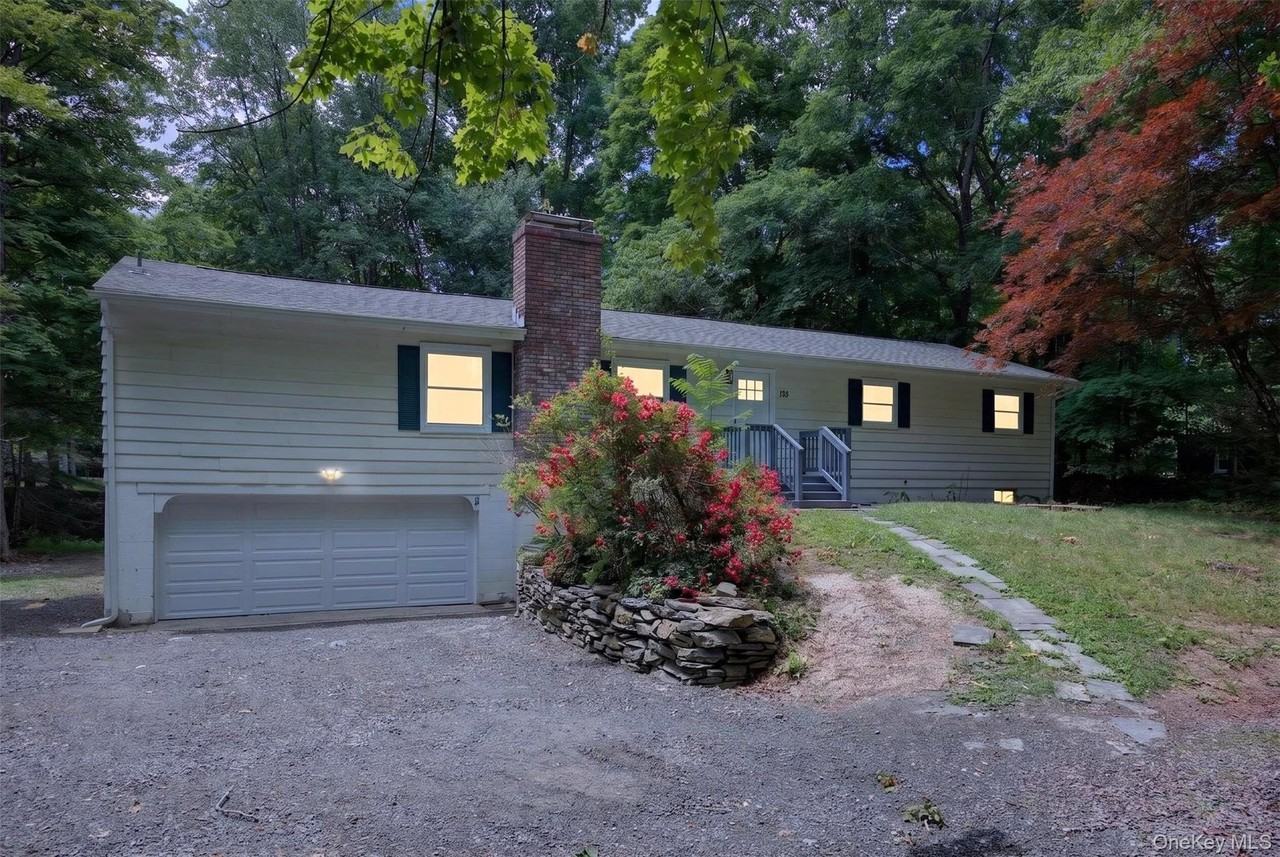 179 Roosevelt Rd - Photo 4 of 48