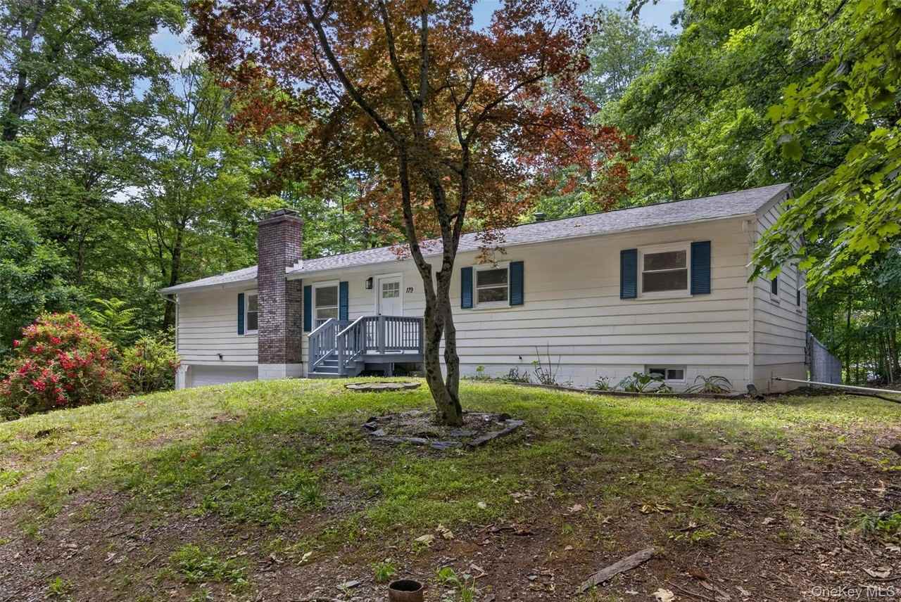 179 Roosevelt Rd - Photo 5 of 48