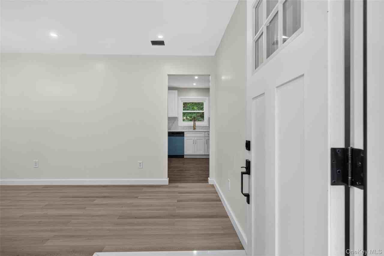 179 Roosevelt Rd - Photo 7 of 48