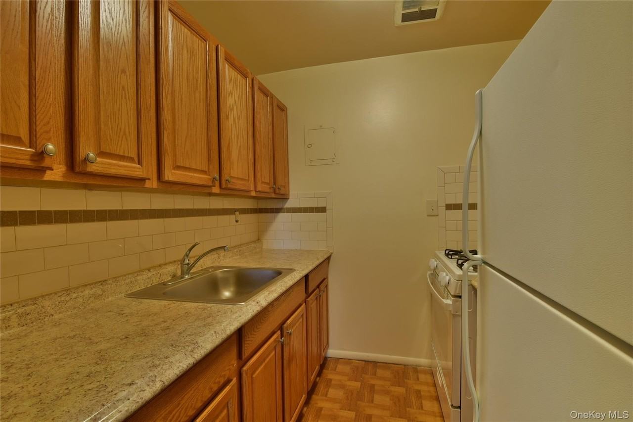 51 Leroy Pl - Photo 2 of 8