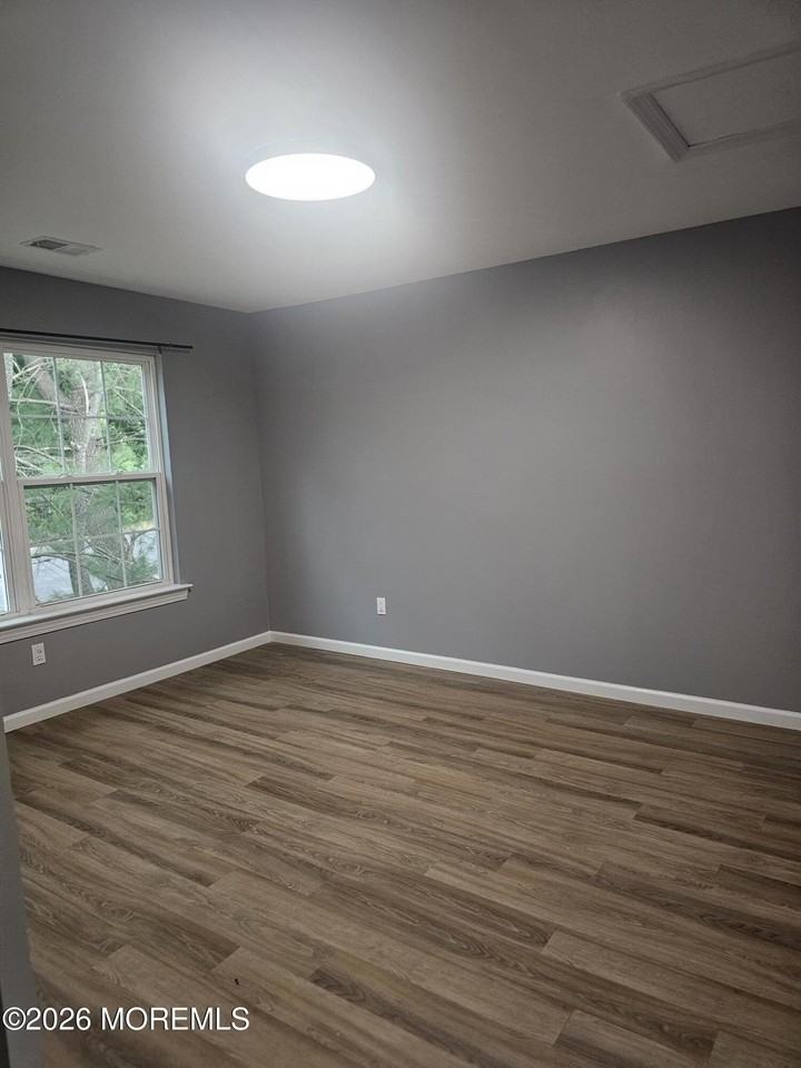 42 Diane Dr - Photo 2 of 24