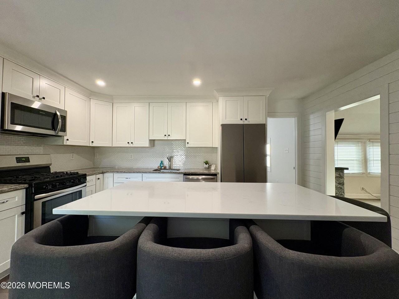 628 Columbia Ave - Photo 5 of 11