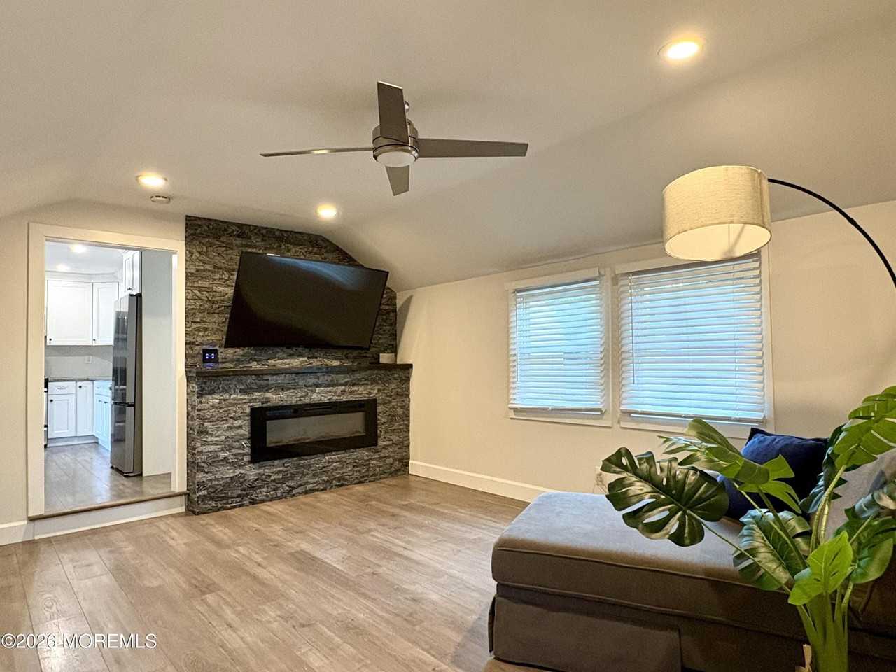 628 Columbia Ave - Photo 6 of 11