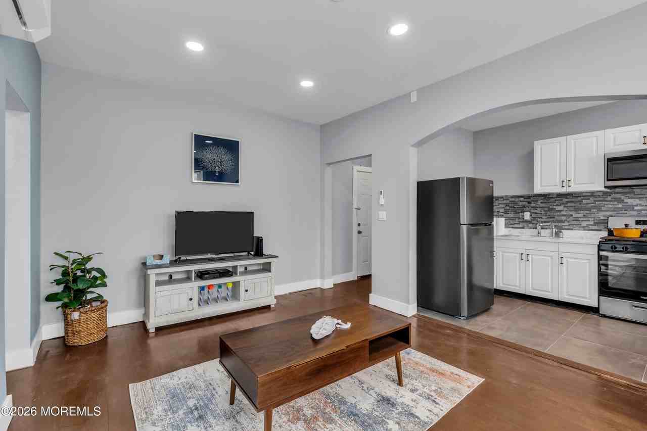 922 4th Ave #3A - Photo 3 of 13