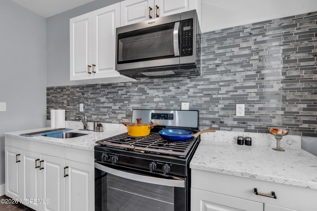 922 4th Ave #3A - Photo 4 of 13