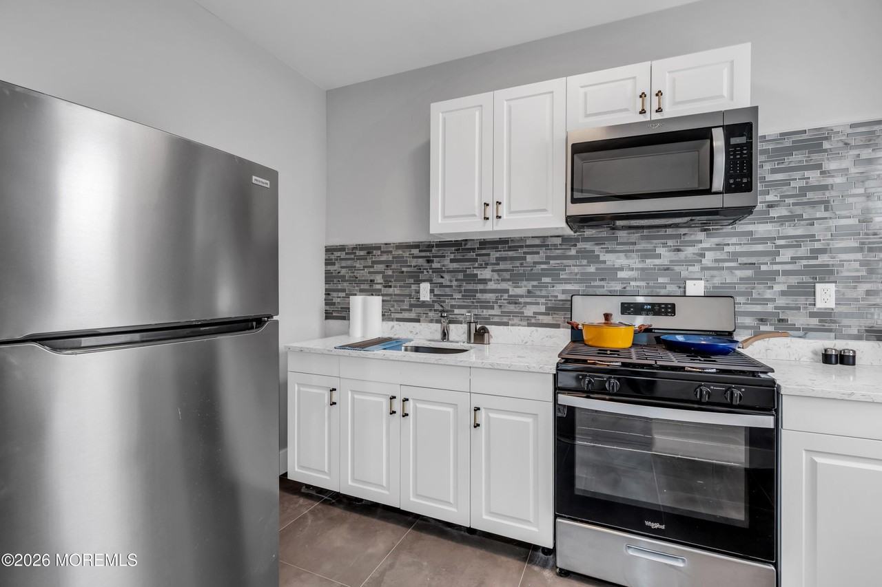 922 4th Ave #3A - Photo 5 of 13