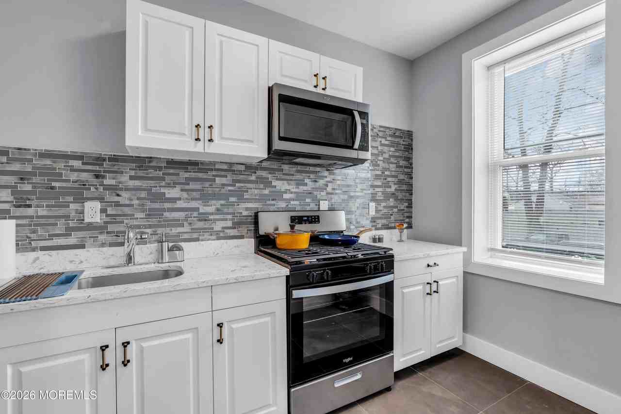 922 4th Ave #3A - Photo 6 of 13