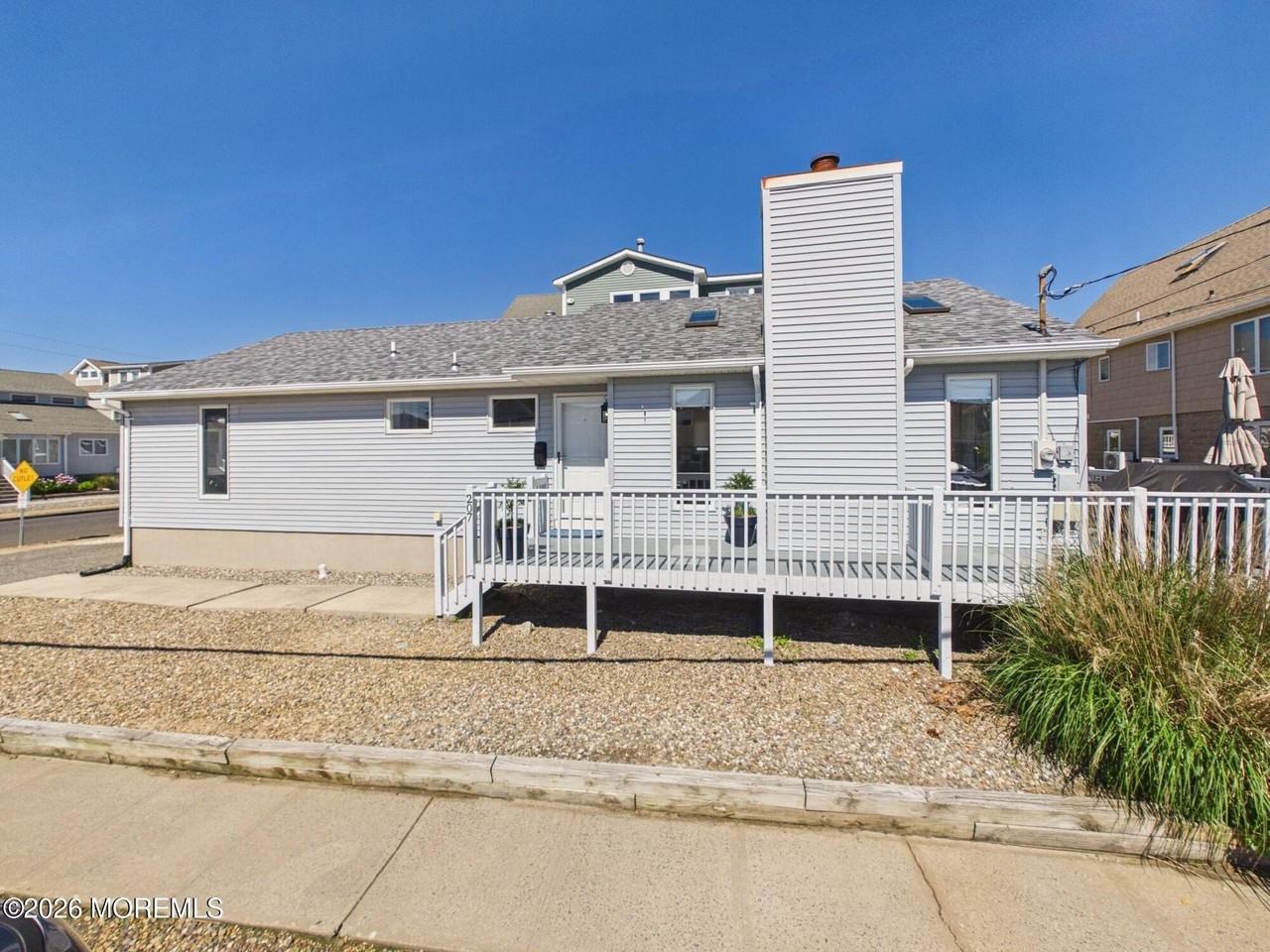 207 4th Ave - Photo 2 of 32