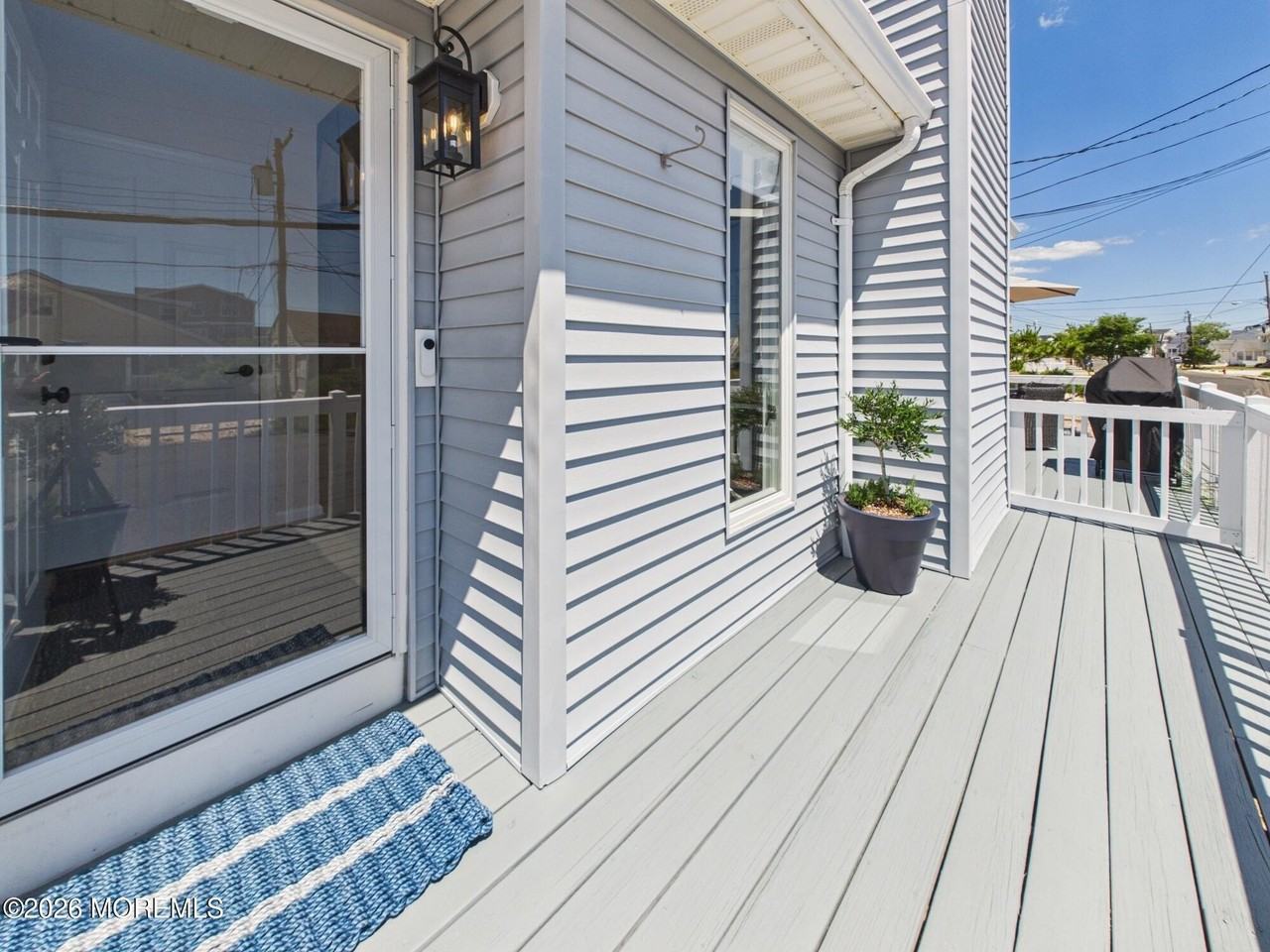 207 4th Ave - Photo 3 of 32