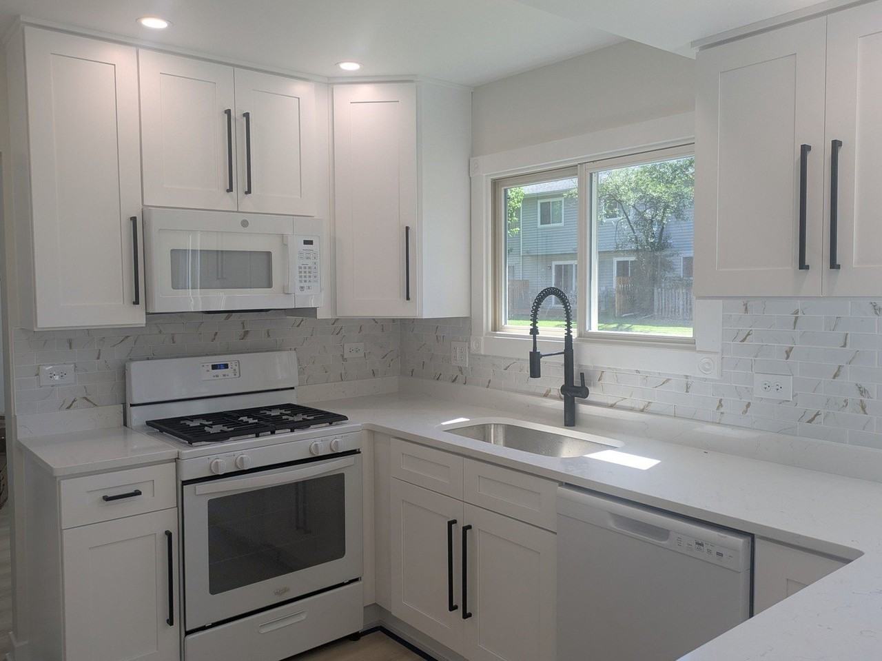 7 Blue Jay Ct - Photo 2 of 15