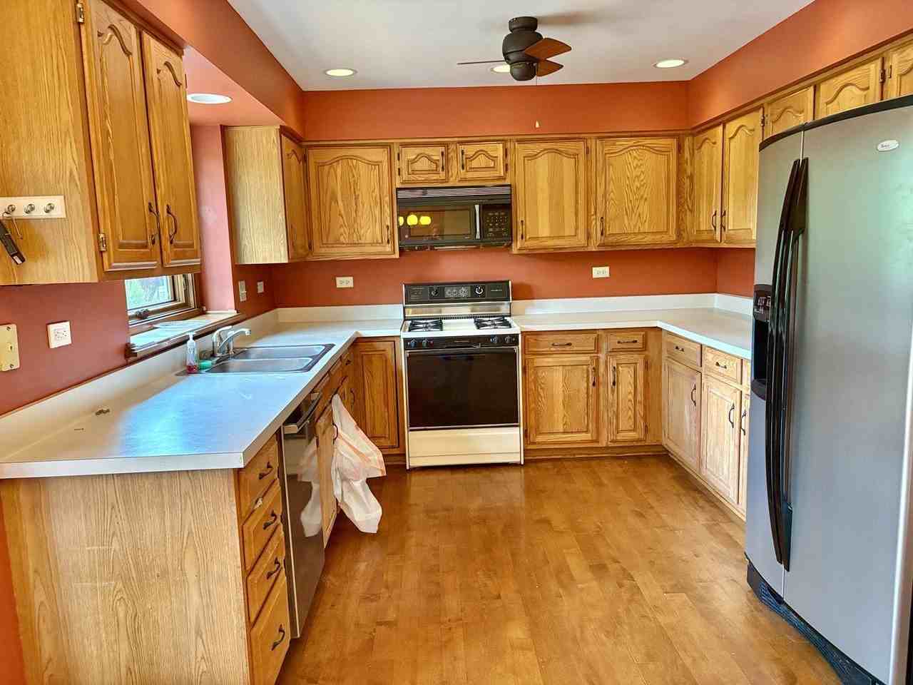 244 Knoll St - Photo 5 of 26
