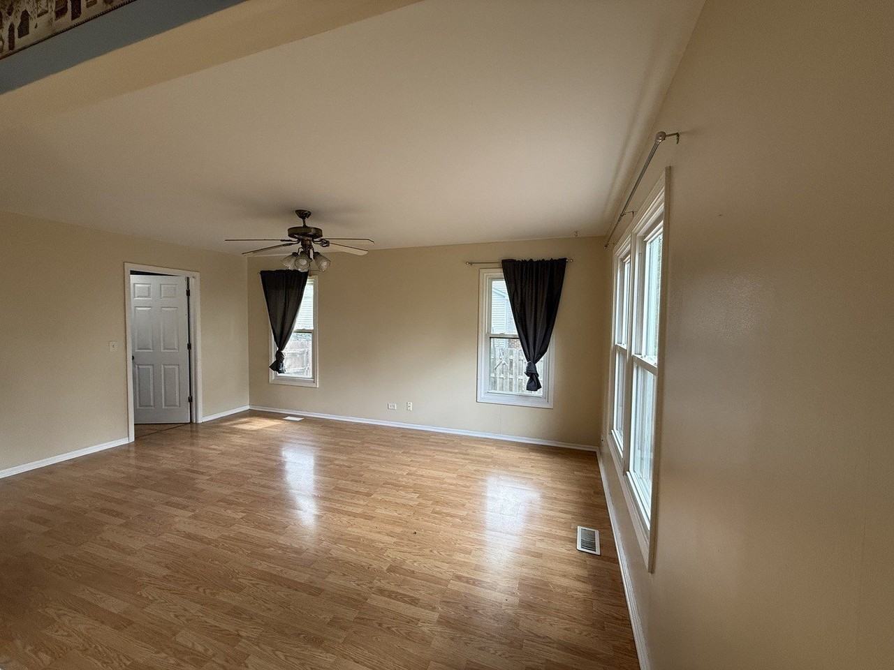 417 Bristol Way - Photo 4 of 14