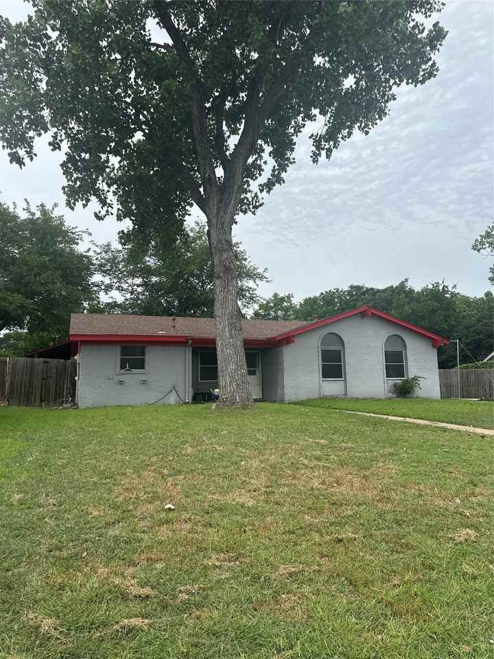313 Victoria Dr - Photo 3 of 3