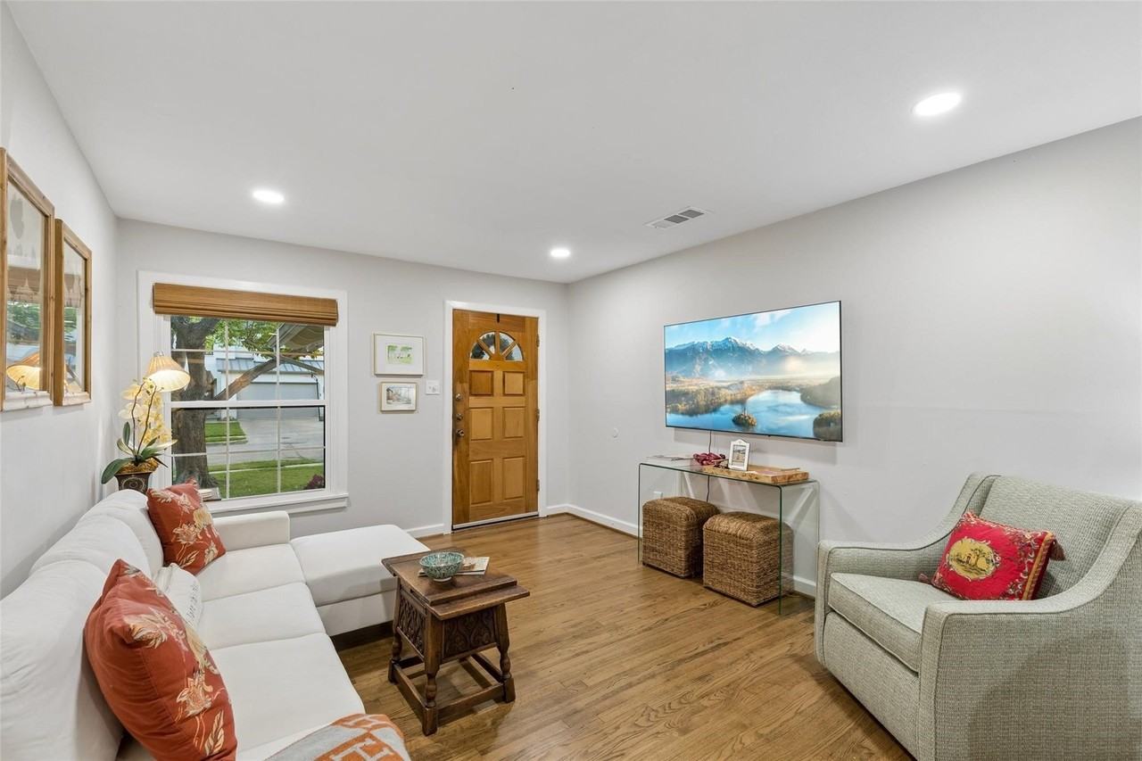 608 Coolair Dr - Photo 3 of 16