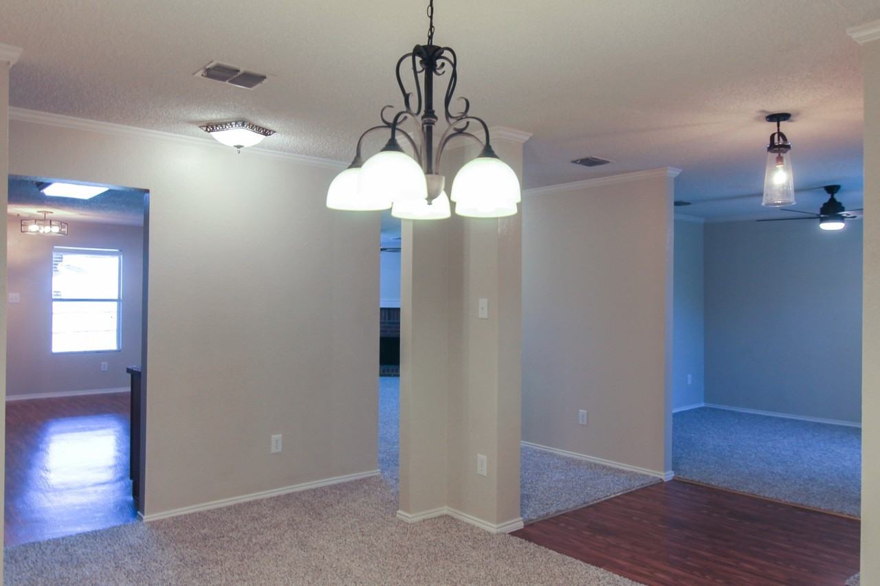 1460 Stewart Dr - Photo 4 of 35