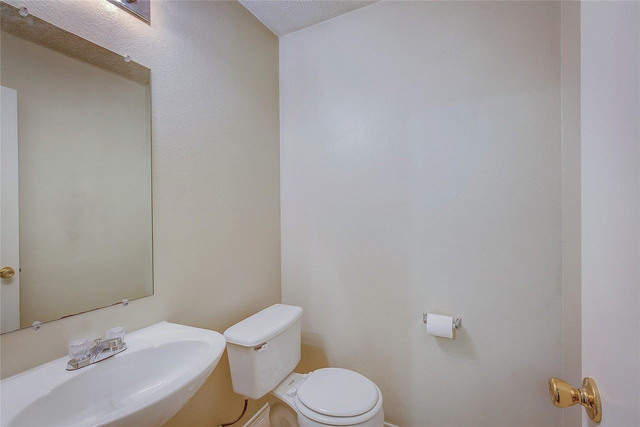 1460 Stewart Dr - Photo 6 of 35