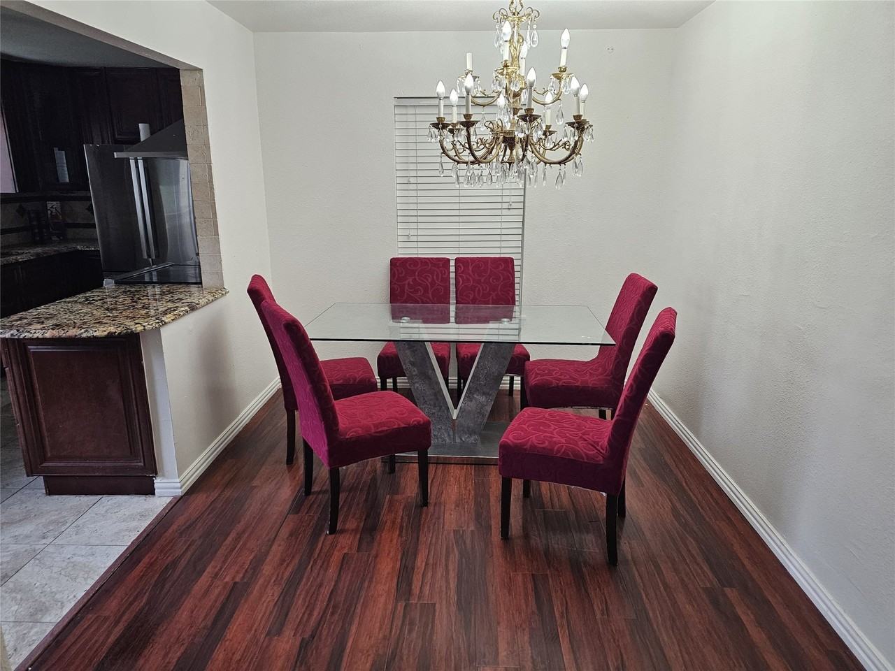 502 Forest Cir - Photo 4 of 22