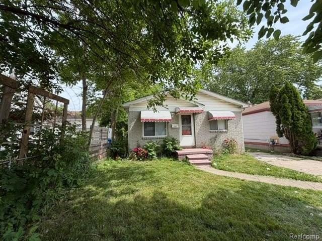 8307 Essex Ave - Photo 2 of 21