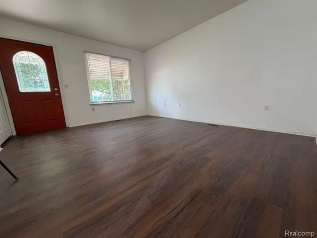 8307 Essex Ave - Photo 3 of 21