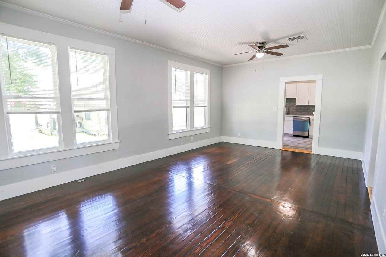 271 Willow Ave - Photo 4 of 24
