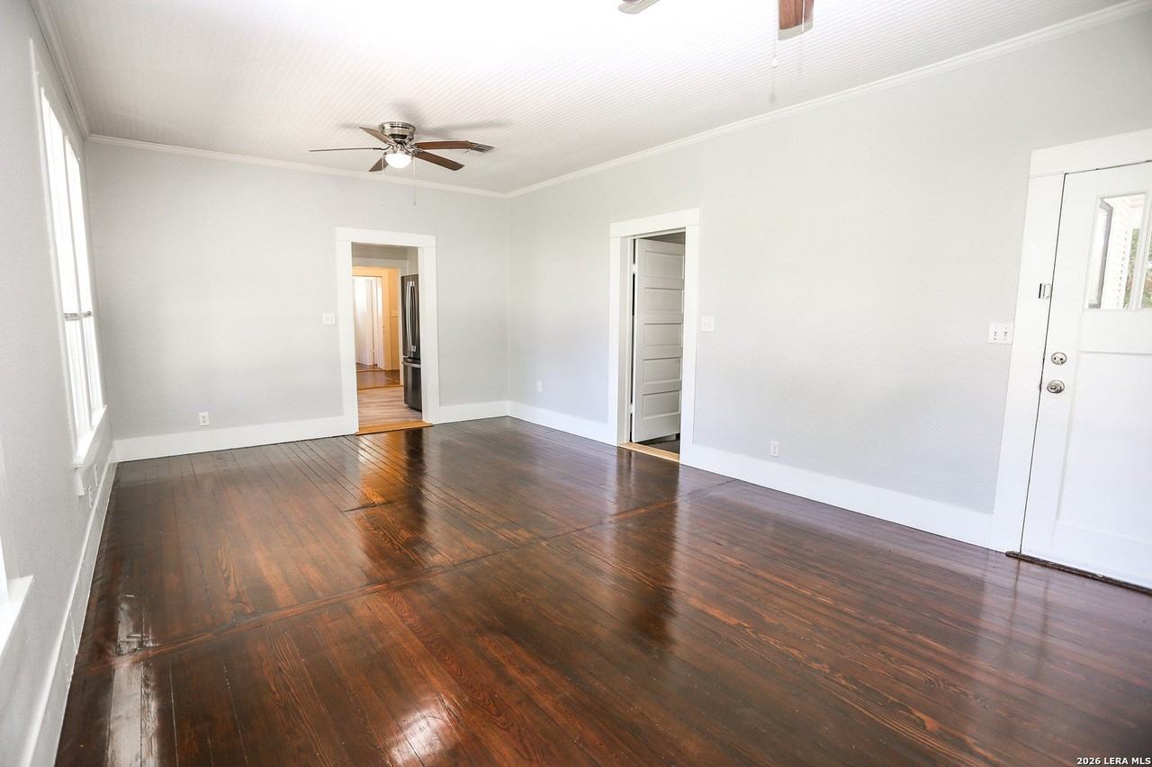 271 Willow Ave - Photo 5 of 24